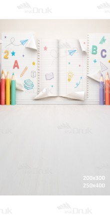Tło fotograficzne „Szkolny zeszyt i kolorowe kredki – edukacyjna aranżacja dziecięca” | 4176